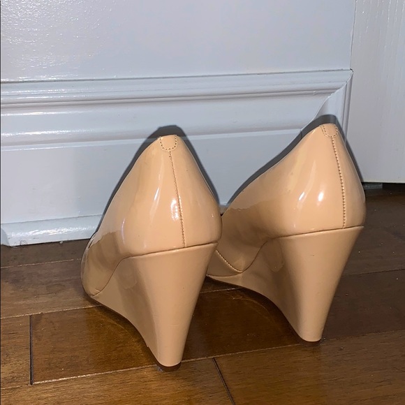 Beige Aldo wedge heels size 7.5 - Picture 2 of 3